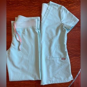 Figs Fresh Aqua scrub set.  XXS top/XSP bottom